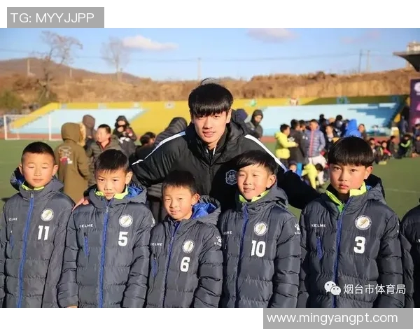 足球明星携儿子共同发声传递父爱与运动精神的感人时刻 足球明星携儿子共同发声传递父爱与运动精神的感人时刻