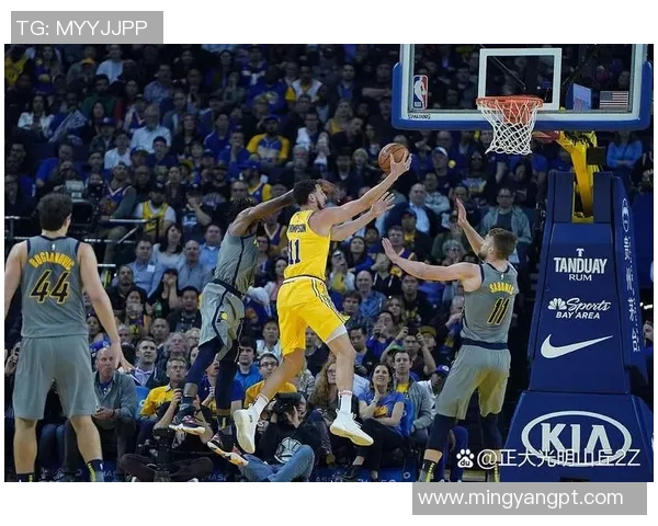 勇士与骑士激战高清图集展现篮球魅力与精彩瞬间